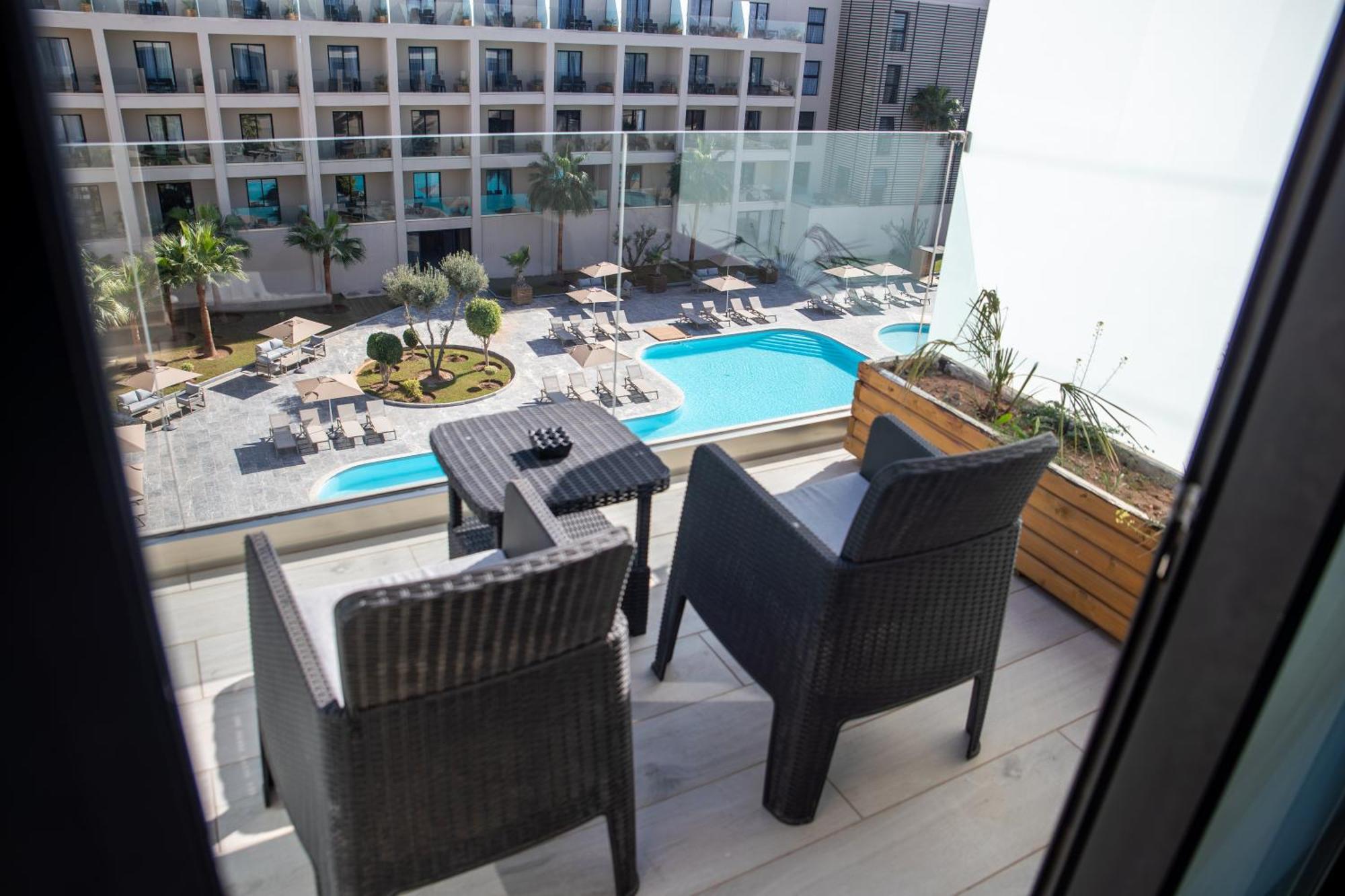 Dominium Palace Agadir Exterior foto Balcony of a hotel room