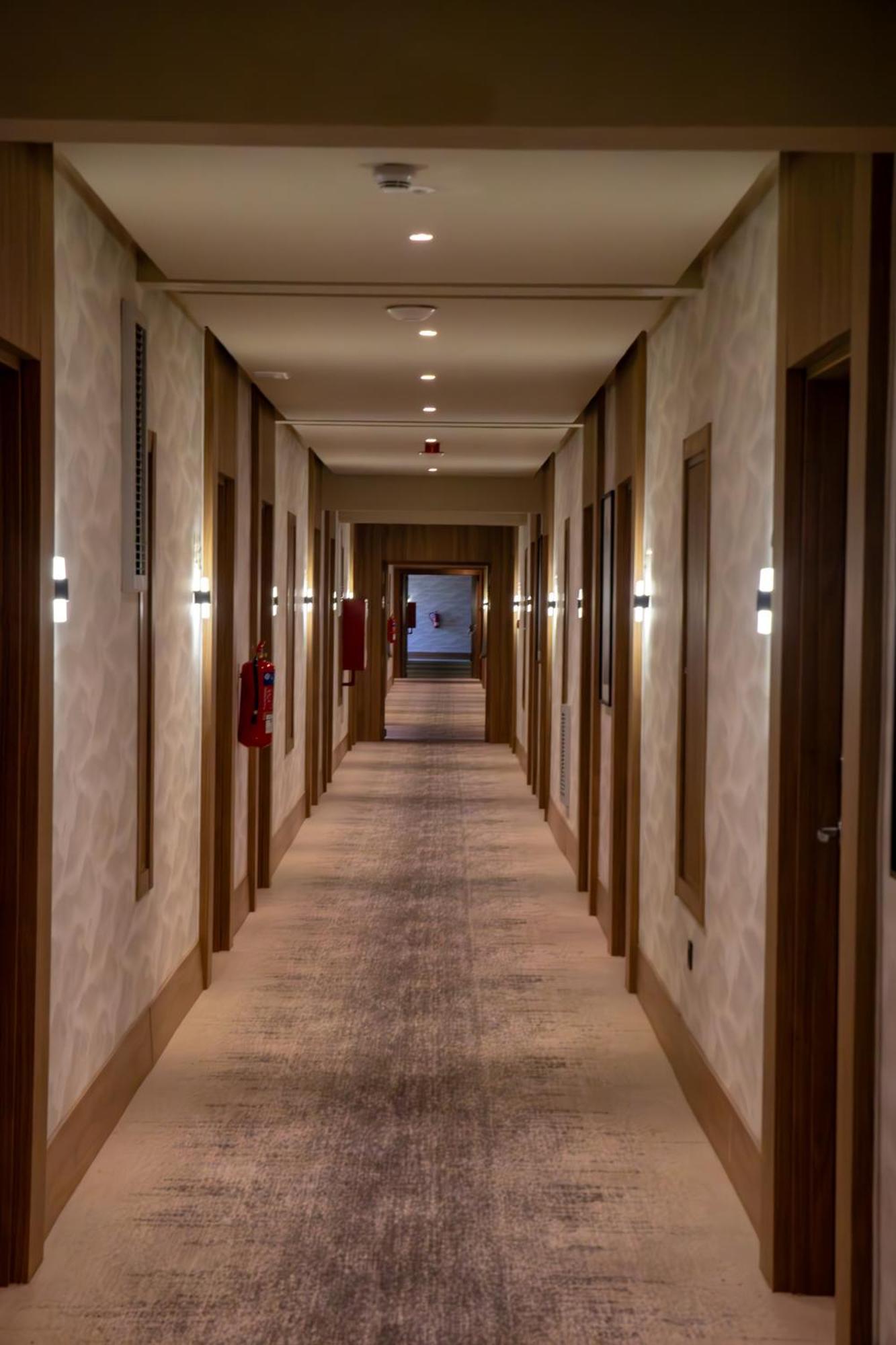 Dominium Palace Agadir Exterior foto A corridor in a hotel